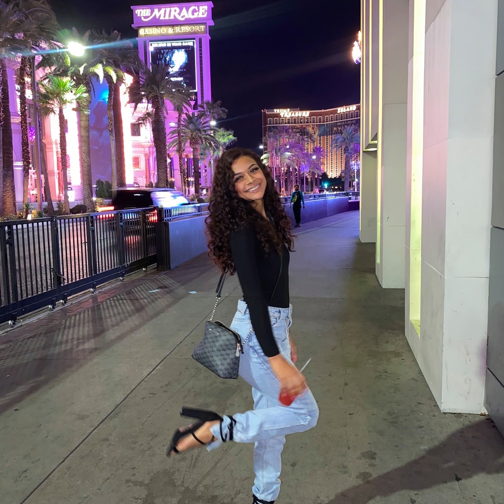 Meet your Posher, Jackeline